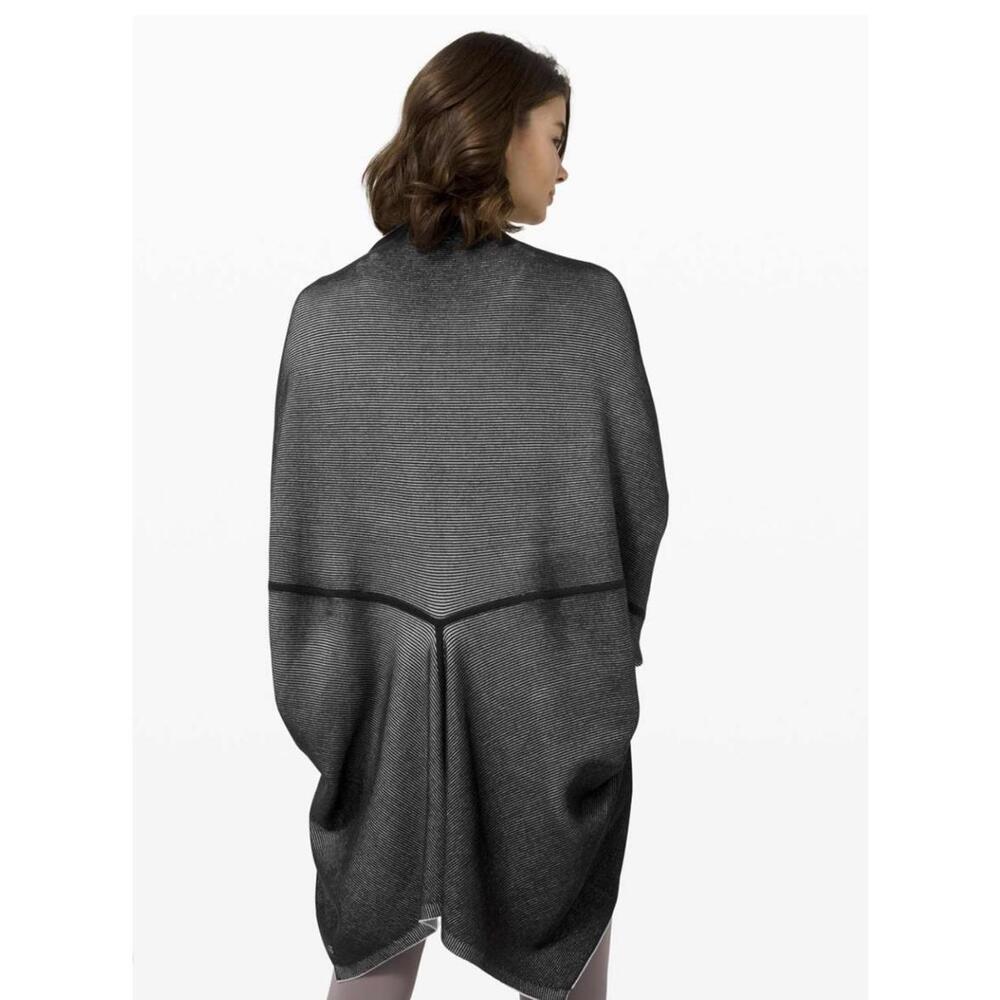 Lululemon Exaltation sweater reversible